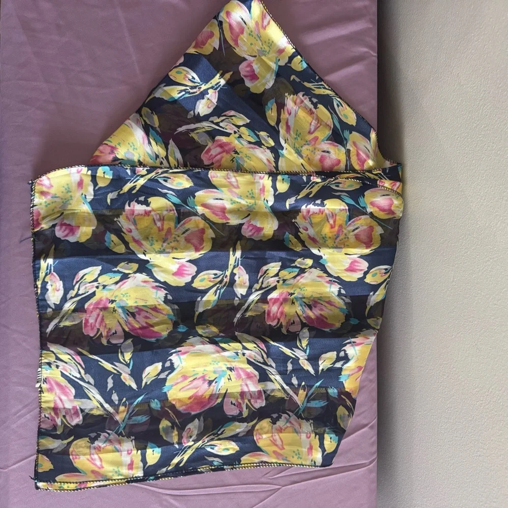 🎈 2/$5 🎈 Vintage Floral Scarf in Navy, Yellow & Pink